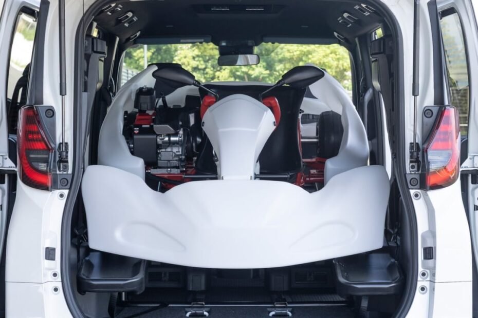 Toyota lanza un GR tan pequeño que cabe entero en una furgoneta y puede guardarse en vertical