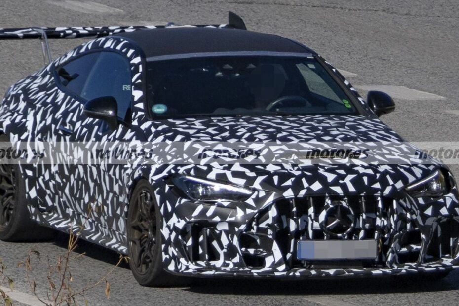 Tras los problemas del AMG ONE, Mercedes lleva al límite en España los 646 CV de su nuevo CLE