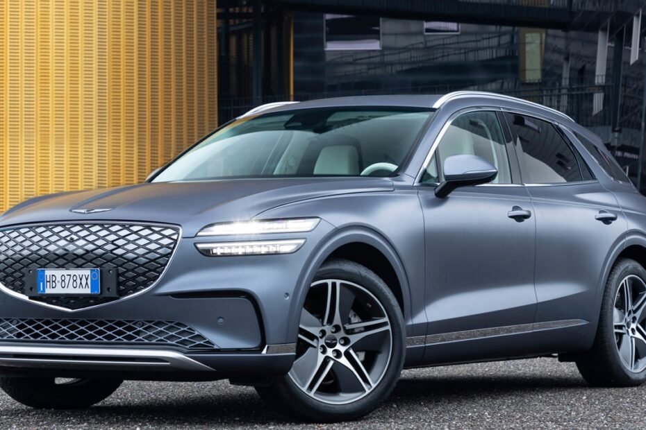 El Genesis GV70 eléctrico ya tiene precios en España y hay más de 20.000 euros de diferencia por los mismos 490 CV