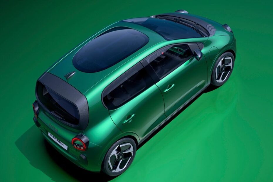 El Renault Twingo eléctrico se permite un lujo impropio de su precio, un techo panorámico por solo 600 euros