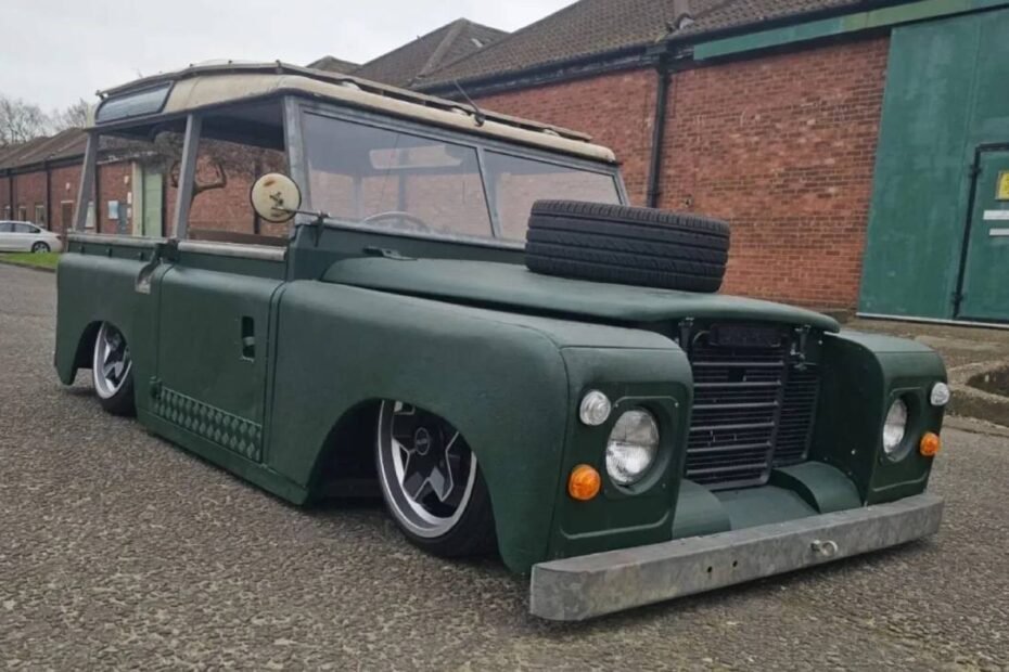 Mitad Land Rover, mitad Beetle, incapaz de subir un badén: el todoterreno imposible se vende por el precio de un utilitario