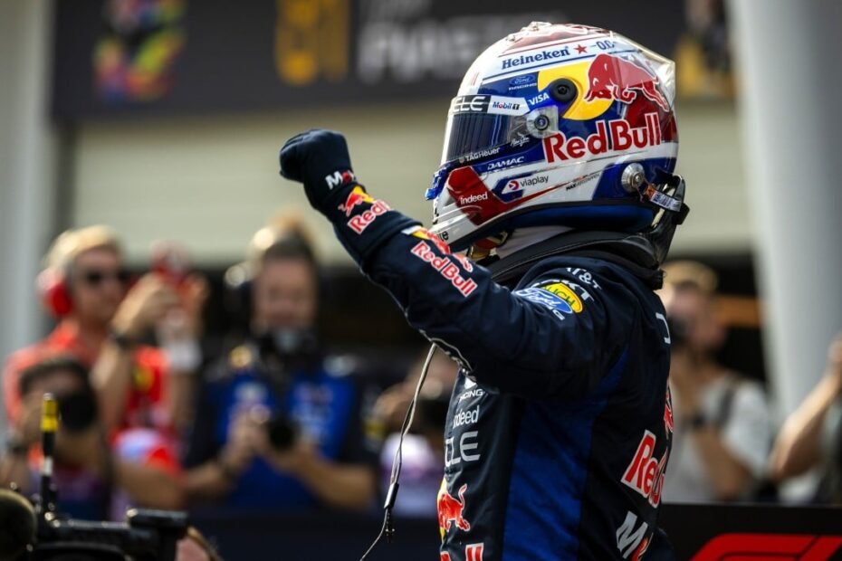 Verstappen regresa al trono en un esperpéntico Gran Premio de Baréin, mientras que Alonso consigue unos milagrosos puntos